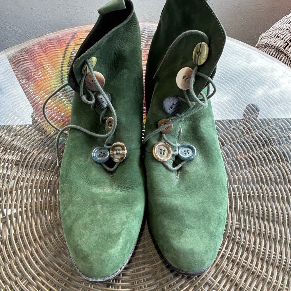 LJS Green Suede Women's Boots